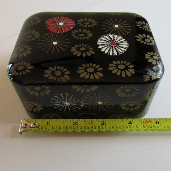 Black Lacquerware Keepsake Box - Picture 9 of 11
